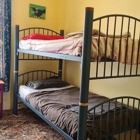 Empire Hotel Backpackers Оамару Экстерьер фото
