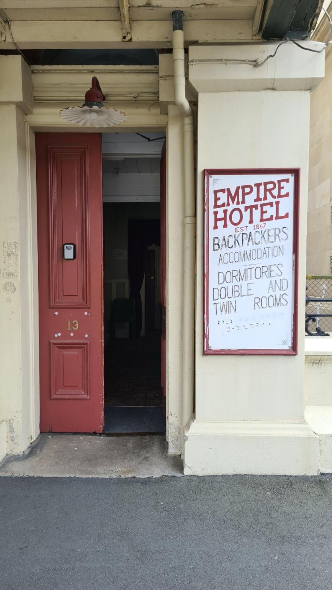 Empire Hotel Backpackers Оамару Экстерьер фото