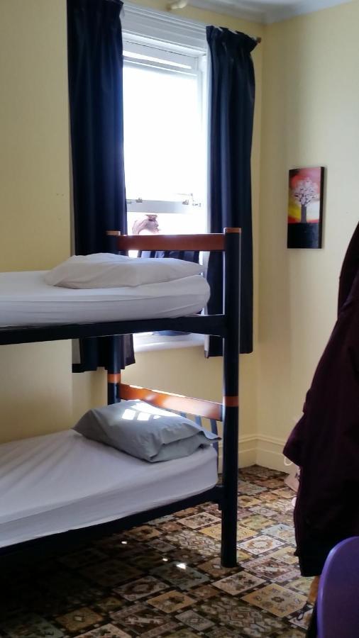 Empire Hotel Backpackers Оамару Экстерьер фото